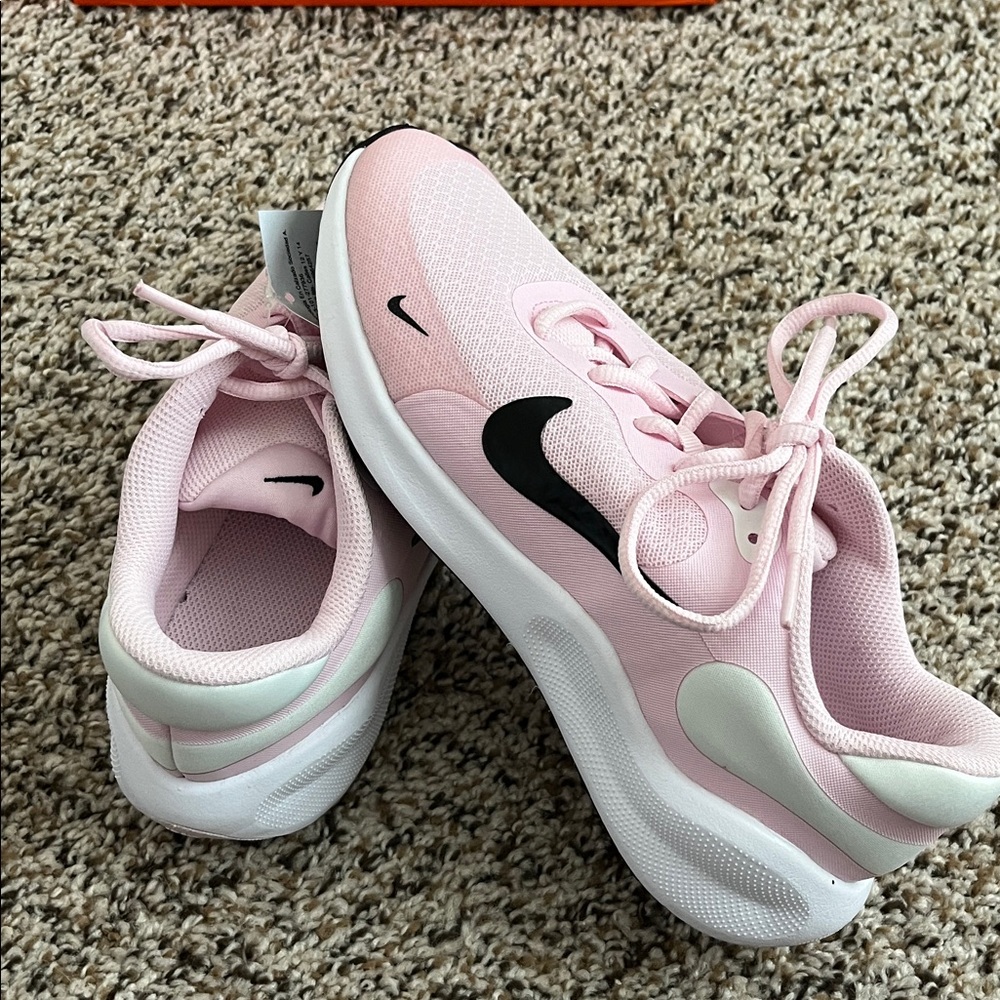 Nike Revolution 7 (Girls)